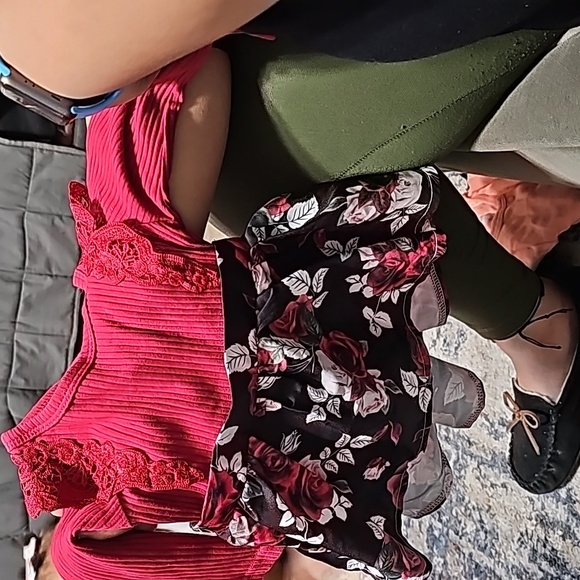 This set of clothes is 0-3 months for a little girl. - Picture 15 of 16